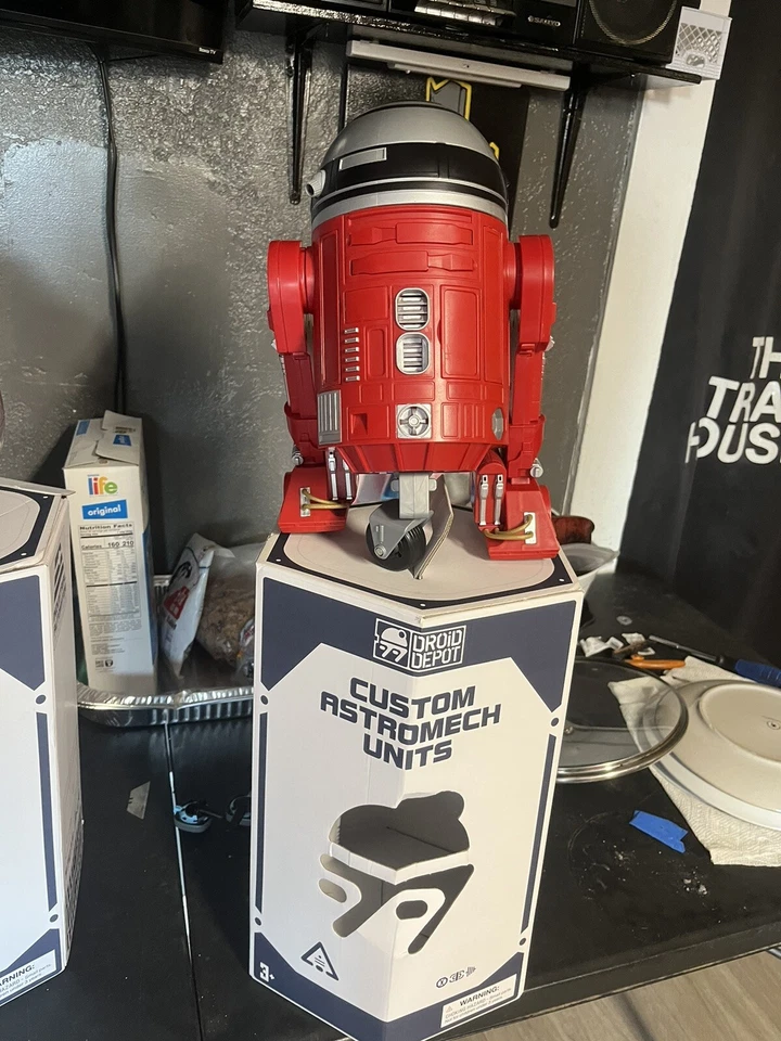 Drone de batalha Star Wars Disneyland - Imagem 1 de 3