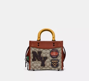 Coach Rogue 20 Borsa maniglia superiore firma jacquard patch varsity - Foto 1 di 13
