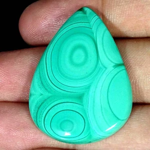 57,10 quilates natural malaquita sudafricana piedra preciosa suelta pera cabujón 28X39X4MM - Imagen 1 de 2