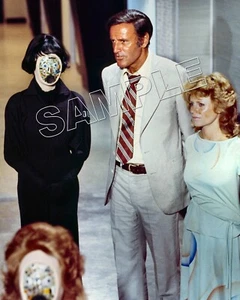 BIONIC WOMAN 8X10 Photo 206-04 FEMBOTS / RICHARD ANDERSON / JENNIFER DARLING - Picture 1 of 4