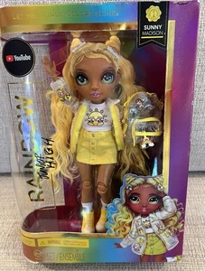 Bambola moda Rainbow Jr High Sunny Madison Yellow 9" nuova con scatola da collezione serie 1  - Foto 1 di 8