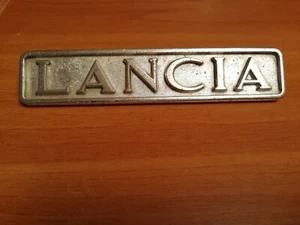 LANCIA FULVIA BERLINA, COUPE,HF, SCRITTA,STEMMA,TARGHETTA, METAL,CROMATA,ANNI 70 - Foto 1 di 6