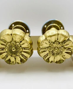 Retro Victorian Style Brass Floral Style Curtain Tie Back Extends 3 1/2 - 5 1/2" - Picture 1 of 5