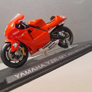 Yamaha YZRM1 Max Biaggi 2002 Model Motorcycle Motorbike 1/24 Deagostini - Picture 1 of 24