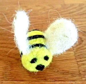 Biene Filzfigur handarbeit aus Wolle Deko Frühling Sommer Anhänger - Bild 1 von 4