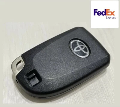 Toyota Hiace 3 Button Genuine Smart key with New Uncut Blade 007YUUL0776 RHD OEM - Image 1 of 4