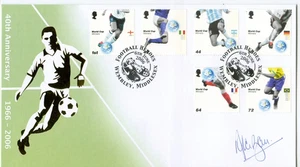 2006 WORLD CUP GREAT BRITAIN BUCKINGHAM FDC FIRMATO il defunto ALAN BALL 15/55 +COA - Foto 1 di 1