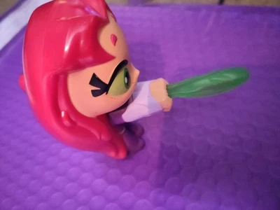 Juguete Happy Meal DC Comics Teen Titans Go Starfire McDonalds Foto 1 de 2