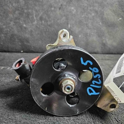 Bomba de dirección asistida Toyota Highlander RX330 2004-2007 Foto 1 de 4