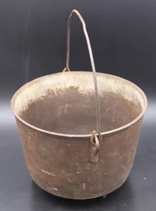 ANTIGUA OLLA DE FRIJOLES DE HIERRO FUNDIDO #8 "NOSOTROS" DE 3 PATAS CON MARCA DE PUERTA CALDERO VAQUERO - Imagen 1 de 9