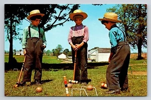 Grüße aus dem Land der Amish Amish Kinder Jungen spielen Krocket Postkarte - Bild 1 von 3