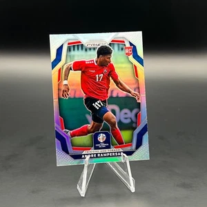 2024 Panini Prizm Conmebol Copa America #194 Andre Rampersad Silver Prizm Rookie - Bild 1 von 2