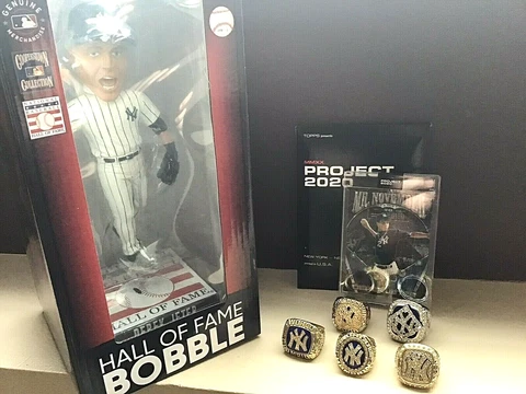 Derek Jeter NY Yankees HOF Bobblehead World Series Commemorative Rings SP Card Cover