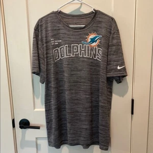 Das Nike T-Shirt, Herren Dri-Fit mit Miami Dolphins quer auf der Vorderseite. " XL. Grau meliert - Bild 1 von 5