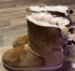 UGG Australia Bailey Bow Women’s Sz 6  - Picture 1 of 8