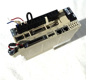 Yaskawa SGDV-2R8AE1A002000 Servo Drive W/ SGDV-2R8AE1A002000B00, 0.4kW USA - Picture 1 of 5