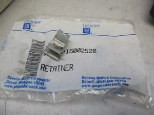 Tornillo de tuerca de clip de retención de rejilla GM OEM 15002520 - Imagen 1 de 1
