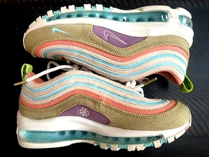 NUEVA MUESTRA Nike Air Max 97 SE SUN CLUB Copa/Trigo/Hierba GS Juventud TALLA 3,5 años/5 W - Imagen 1 de 9