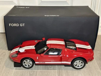 Ford GT escala 1:12 Autoart Signature rojo con rayas blancas en caja Foto 1 de 4
