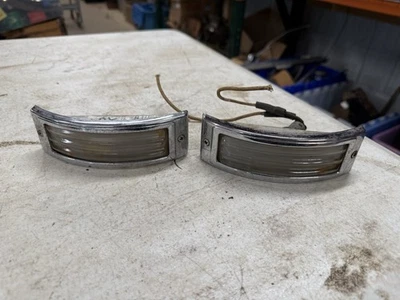 Dois OEM 1948-1950 Ford Truck F-1 carcaça de luz de estacionamento, moldura e lente transparente - Imagem 1 de 4