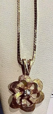 DELICADO COLGANTE FLOR ORO AMARILLO 14K VINTAGE CON CENTRO DIAMANTE + CADENA 14K Foto 1 de 4