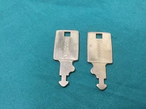 Samsonite 80er Jahre Gepäck-/Kofferraumschlüssel, 2er Set - Schlosser - Bild 1 von 2