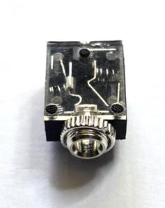 Conector de conector para auriculares de 3,5 mm - Conector de audio PJ324 - 5 pines + tuerca - Envío y devolución gratuitos en el Reino Unido - Imagen 1 de 4