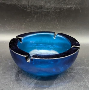 Cenicero de vidrio azul vintage MCM Blenko 6139 plato de baratija tabaco - Imagen 1 de 9