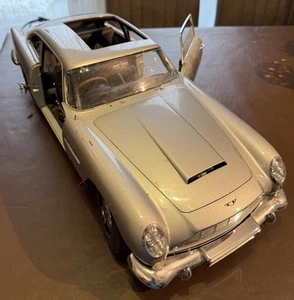 Eaglemoss scala 1/8 James Bond Aston Martin DB5 ricambi o riparazione quasi completo - Foto 1 di 24