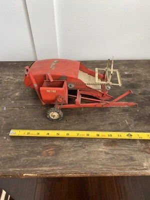 Vintage Carter Tru Scale Combine 1:16 Farm Toy Red FREE SHIPPING - Image 1 of 4