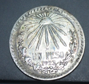 1923 UN PESO Mexico ESTADOS UNIDOS MEXICANOS Coin - Picture 1 of 6