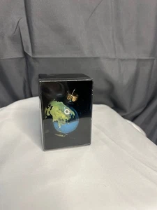 Planeta Tierra Globo Bola de Vidrio Adorno de Navidad 3.25 In ¡NUEVO EN PAQUETE! - Imagen 1 de 4