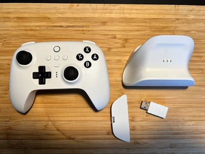 8BitDo Ultimate Bluetooth/ 2.4G  Controller (Switch-Layout), Dongle defekt - Bild 1 von 2