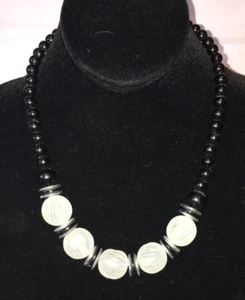 Frosted Carved White Black Lucite Beaded Single Strand Costume Necklace 18 " - Picture 1 of 3