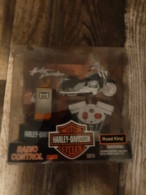 RADIO CONTROL HARLEY DAVIDSON 27 mhz "ROAD KING" MOTO TODAVÍA EN LA CAJA Foto 1 de 2