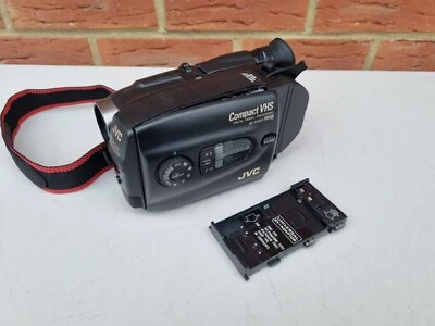 JVC GR-AX600E Compact VHS C Digital Processing Digital Camera. JVC GR-AX600E Dig - Image 1 of 4