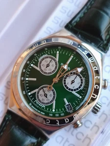 SWATCH+LUXURY COLLECTION+IRONY CHRONO+YCS420PU WHEELING OLIVE+NEU/NEW - Afbeelding 1 van 3