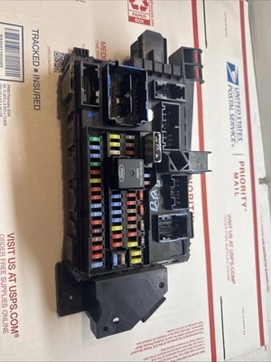 Коробка предохранителей 2008-2010 Ford F-250 F-350 Super Duty 5,4 л 7C3T-15604-CM от оригинального производителя - Изображение 1 из 4