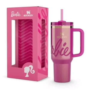 ⚡SE ENVÍA EL MISMO DÍA⚡ Vaso Stanley x Barbie Icono 65 Aniversario 30oz-En mano - Imagen 1 de 3