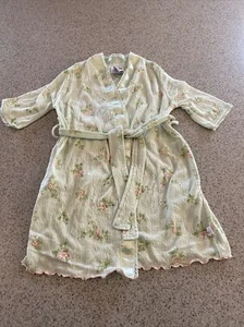 Girl’s Size XS Green Bath Robe With Pink Flowers - Picture 1 of 5