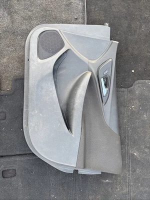 2016-2025 CHEVROLET MALIBU TAMPA FRONTAL DIREITA INTERIOR PAINEL LATERAL ACABAMENTO FABRICANTE DE EQUIPAMENTO ORIGINAL - Imagem 1 de 4