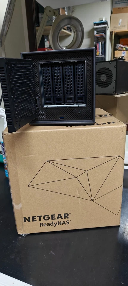 NAS Netgear ReadyNAS 424 RN42400 4 dischi - Immagine 1 di 1
