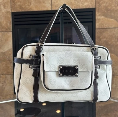 Bolso y bolsa LOEWE Anagram blanco con ribete de cuero marrón Foto 1 de 4