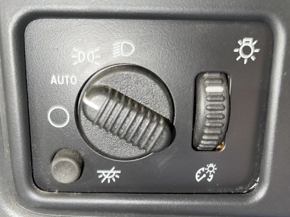 07-13 Interruptor de faros CHEVY SILVERADO 1500 (dash Mtd) ESTILO CLÁSICO Foto 1 de 1