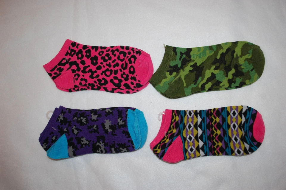 Womens 4 PAIR LOT Ankle Socks GREEN CAMO Purple Camo PINK LEOPARD Aztec ONE SIZE - Изображение 1 из 1