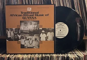 *Traditionelle afrikanische Ritualmusik von Guyana* NM LP ethnische Volksschallplatten - Bild 1 von 2