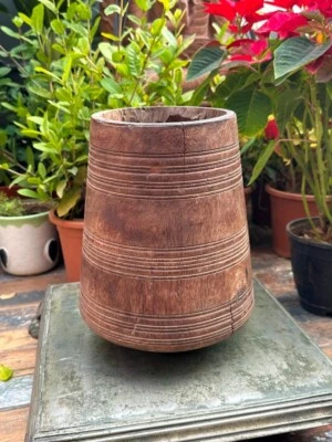 Jarrón antiguo de madera hecho a mano para decoración de jardín de 1800 Foto 1 de 4