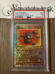 PSA 7 - Pokemon GEODUDE 77/110 Reverse Holo - COLLEZIONE LEGGENDARIA - Fuochi d'artificio - Foto 1 di 2