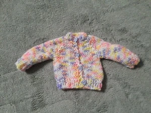 Handgestrickte Strickjacke Pullover Puppenkleidung passt 14" Gummistiefel Wisher Puppe - Bild 1 von 1