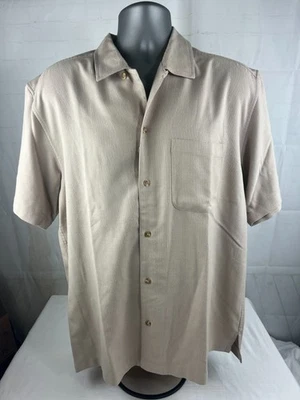 Men’s TravelSmith Short Sleeve Button Up Shirt Size L Beige Casual Travel EUC - Image 1 of 3